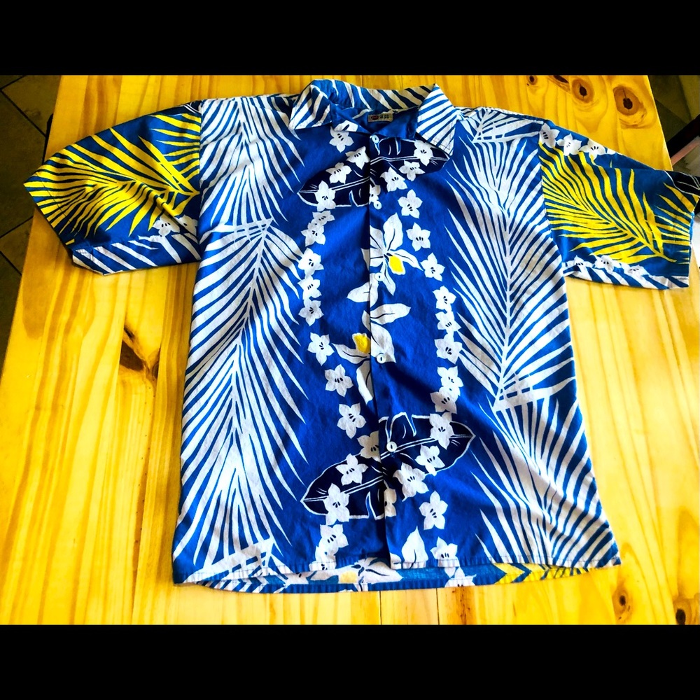 vintage MAU MAU  men's M medium  White Flower HAWAIIAN short sleeve shirt !!